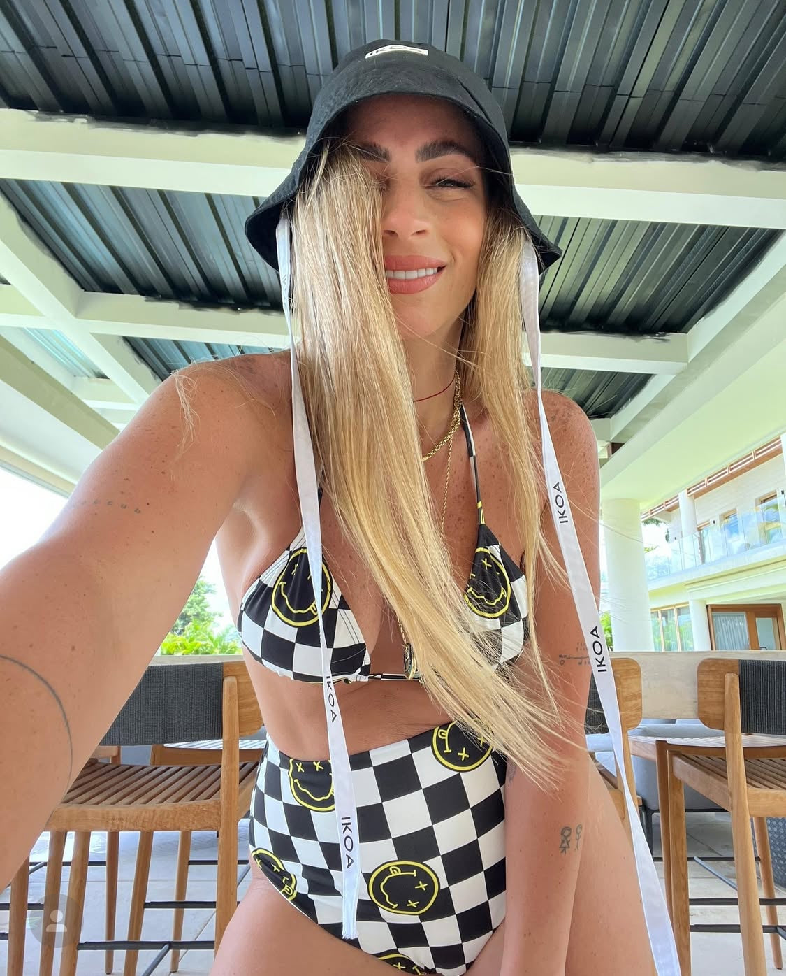 Smiling essential Triangle